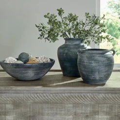 Meadie Vase I